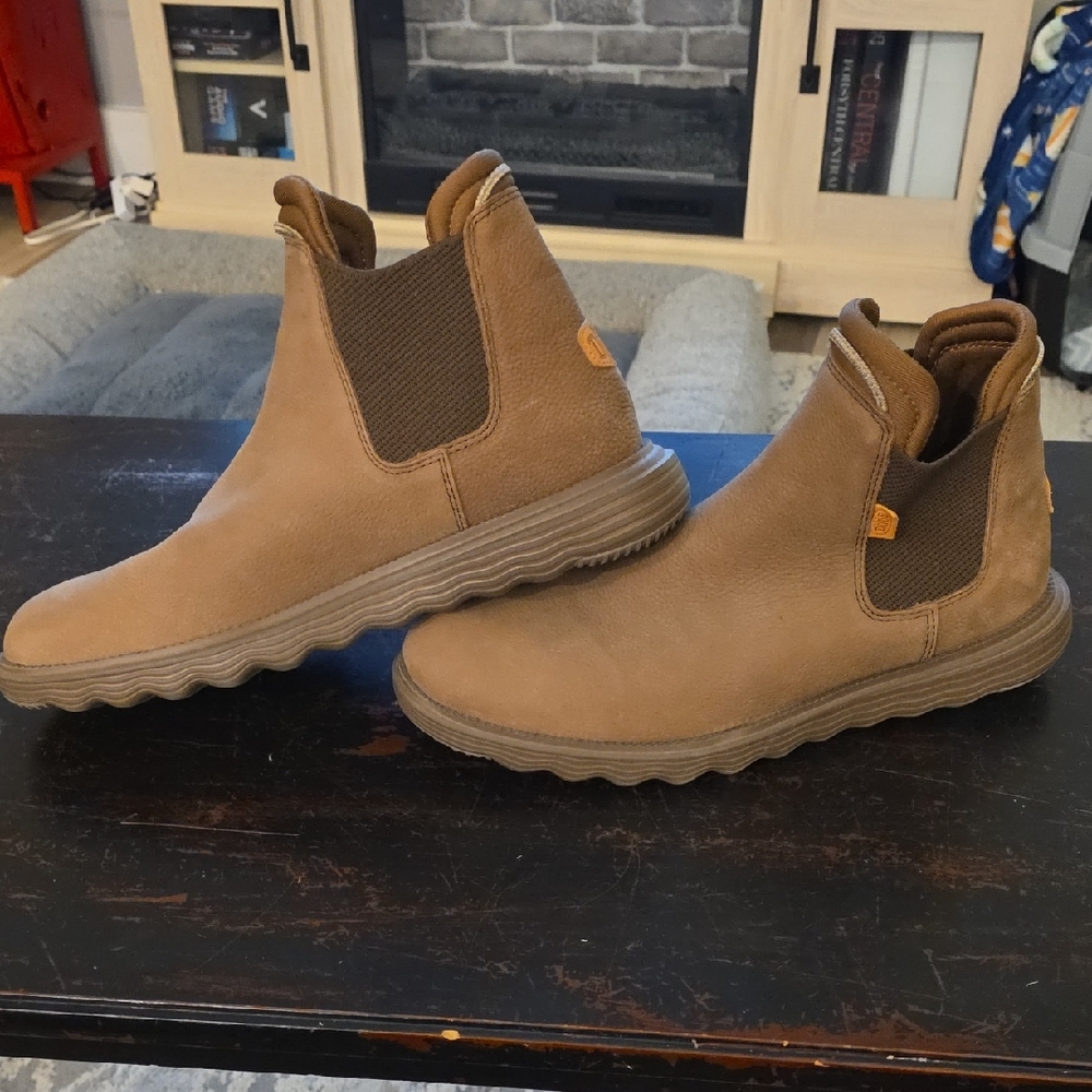 Hey Dude Men's Tan Chelsea Boots